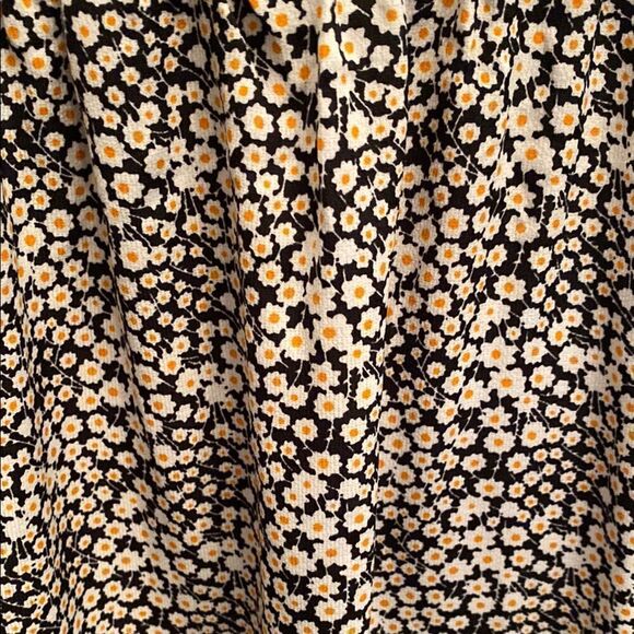 Asymmetrical Elegant One-Shoulder Daisy Floral Dress - Picture 3 of 9